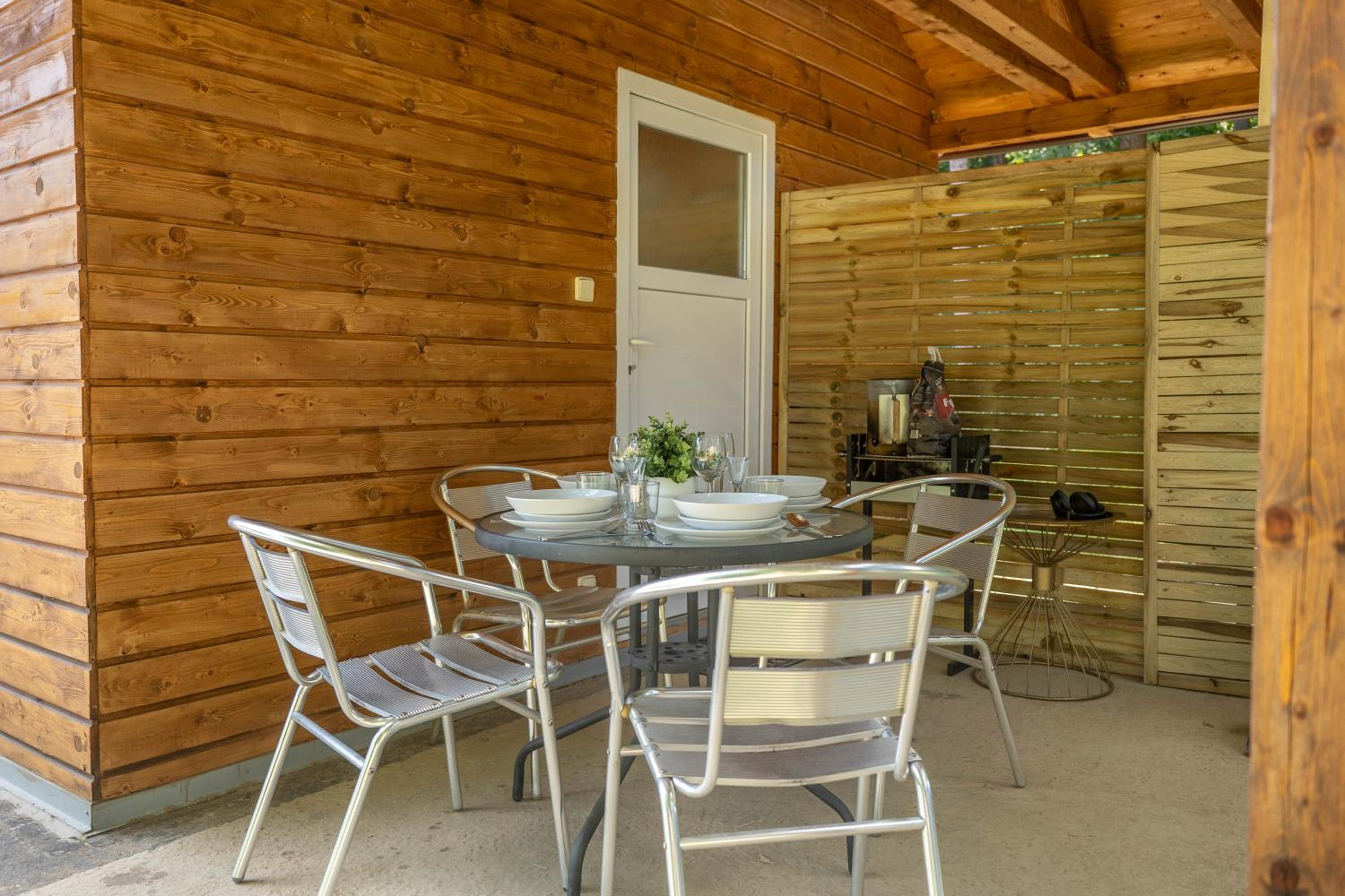 Magic new cozy tiny house at private lake