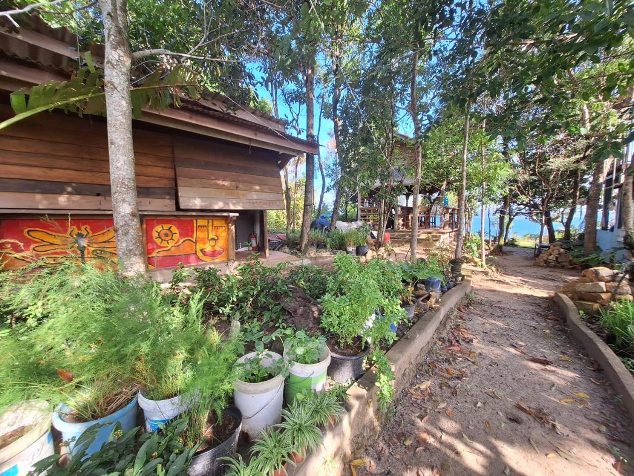 Dragonfly Guesthouse M'Pai Bay