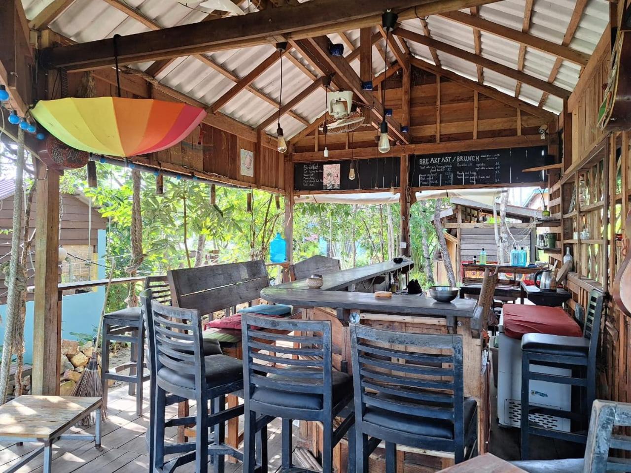 Dragonfly Guesthouse M'Pai Bay