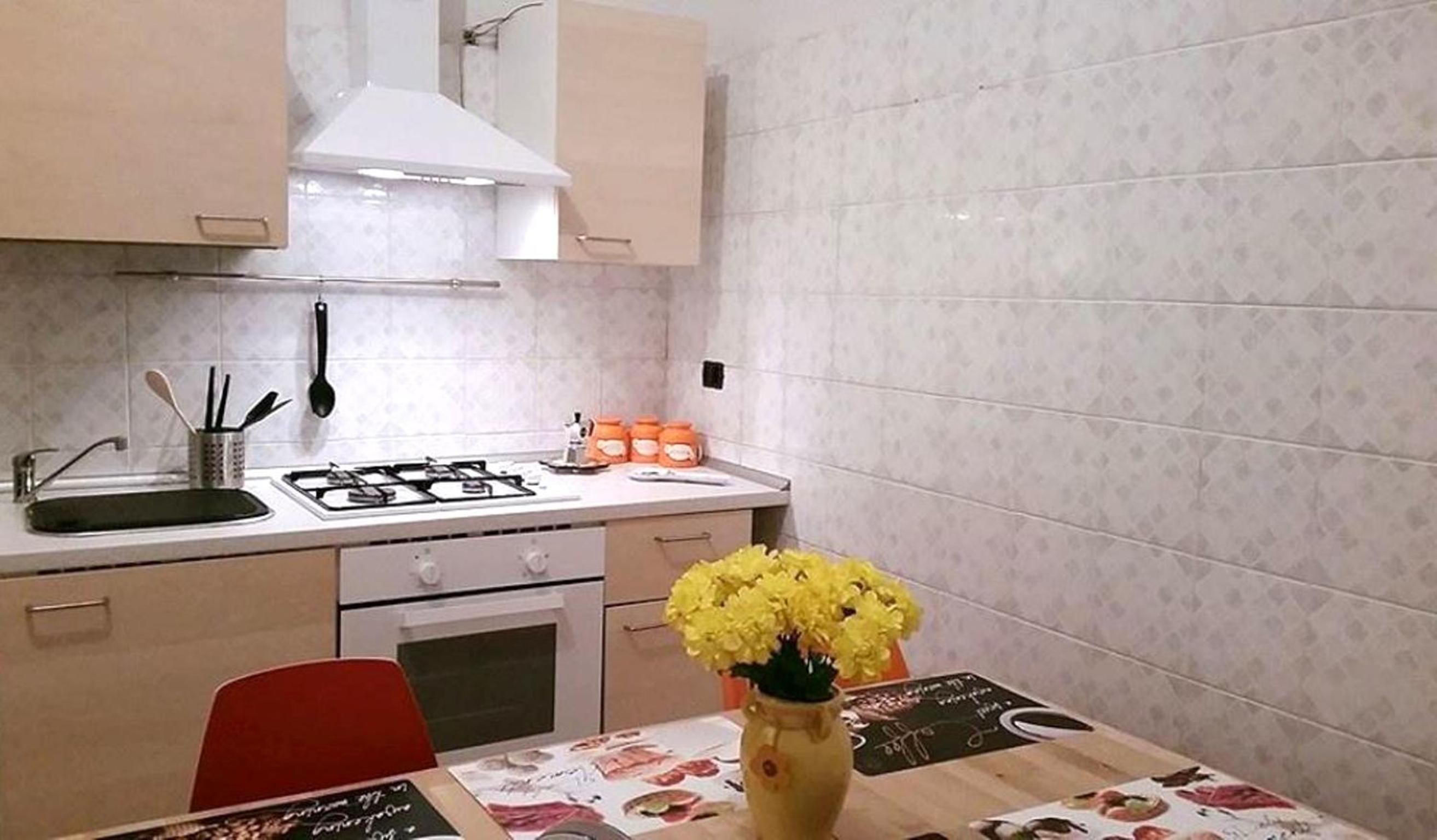 Napulè en Naples — kitchen