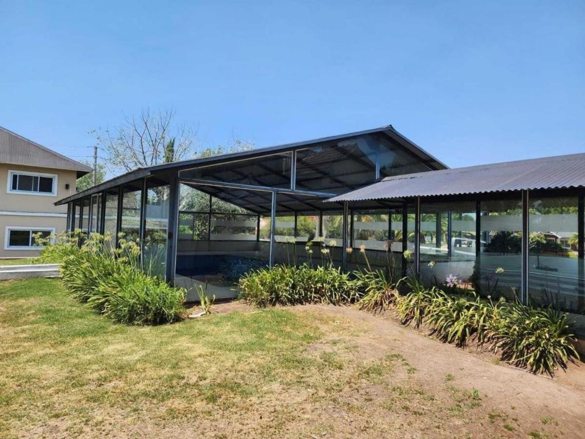 Casa con piscina privada climatizada e iluminada en exclusivo Golf Country Club Campo de Golf de 18 hoyos Piscina cubierta climatiza del club Canchas de fu