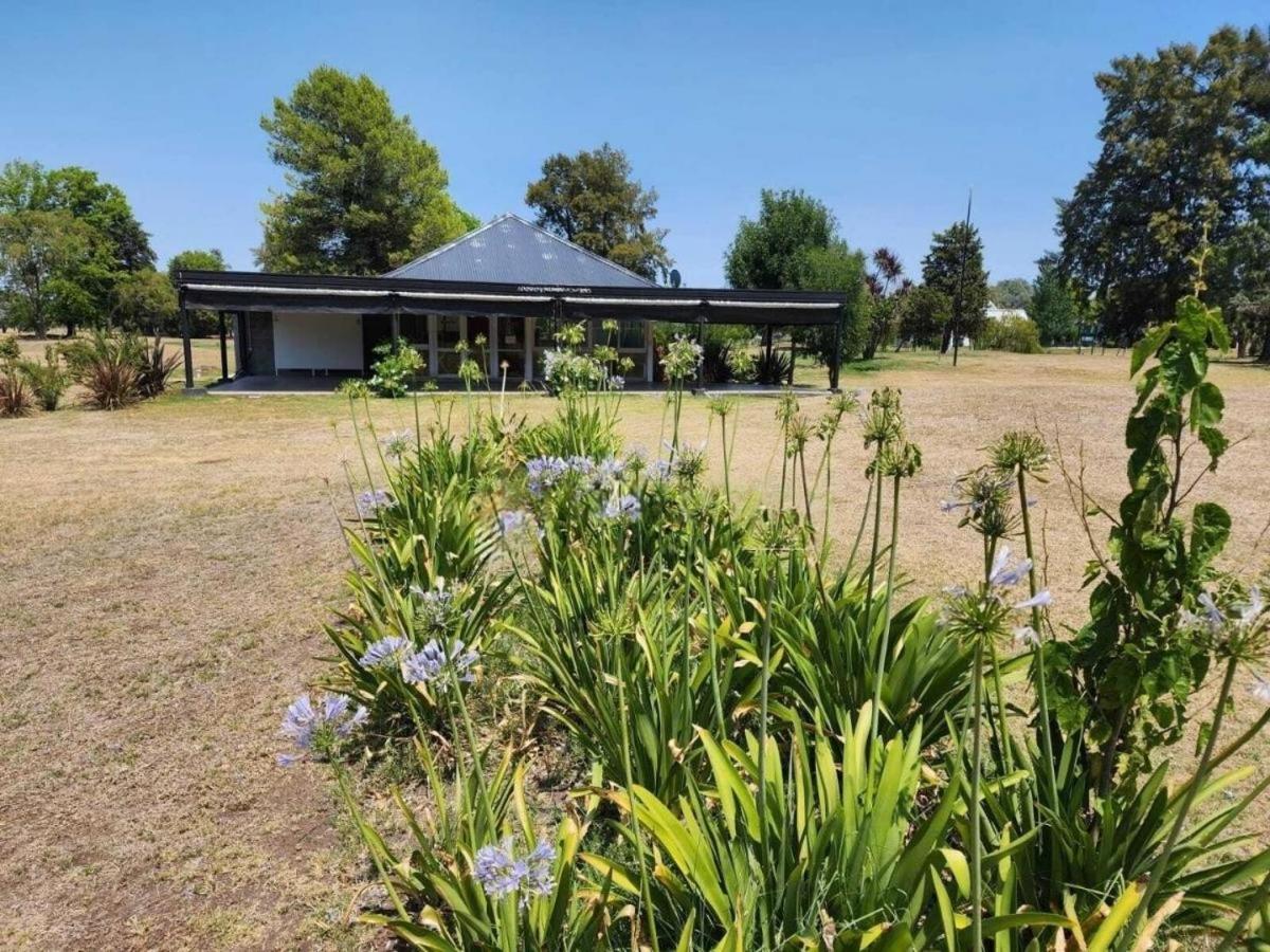 Casa con piscina privada climatizada e iluminada en exclusivo Golf Country Club Campo de Golf de 18 hoyos Piscina cubierta climatiza del club Canchas de fu