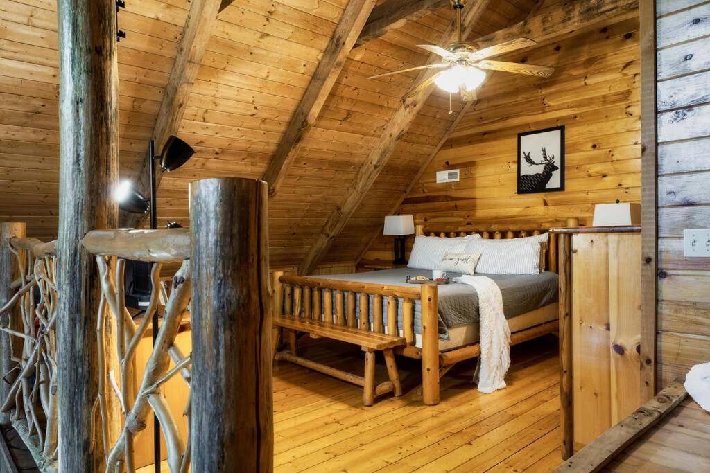 Our Deer Hideout - Couples retreat, hot tub, foosball, arcade view 2