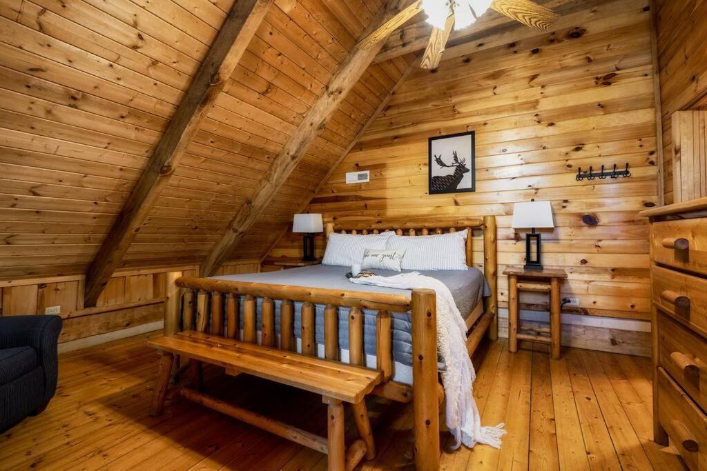 Our Deer Hideout - Couples retreat, hot tub, foosball, arcade view 4