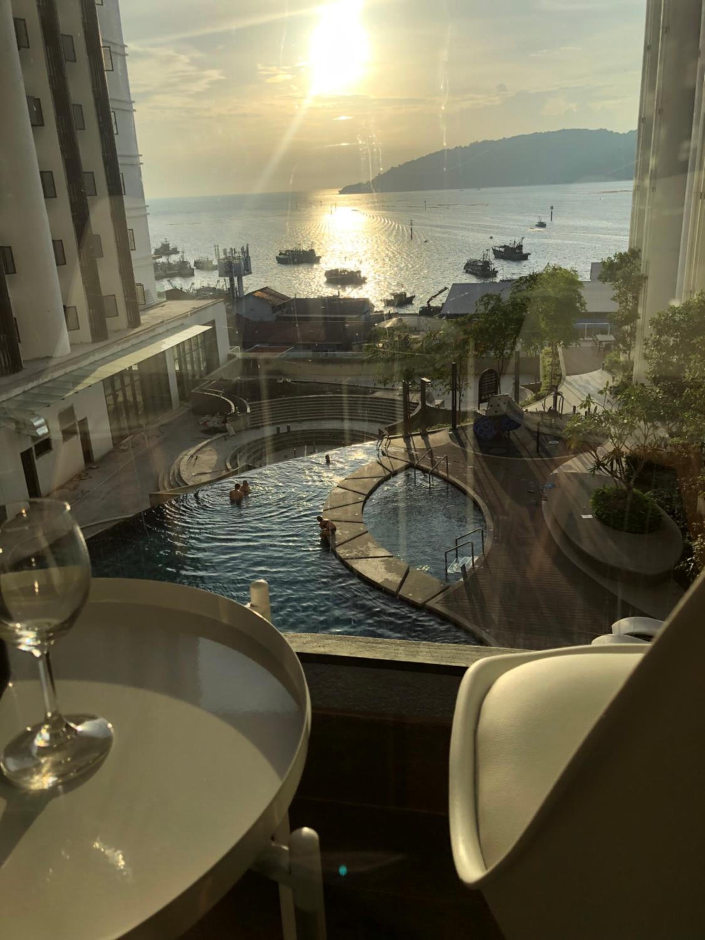 The Shore Kota Kinabalu by Ems Executive Suites Seaview