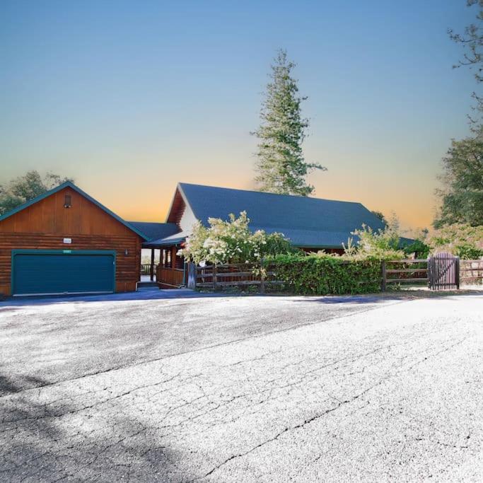 Yosemite Villa - log cabin with spectacular views & stargazing