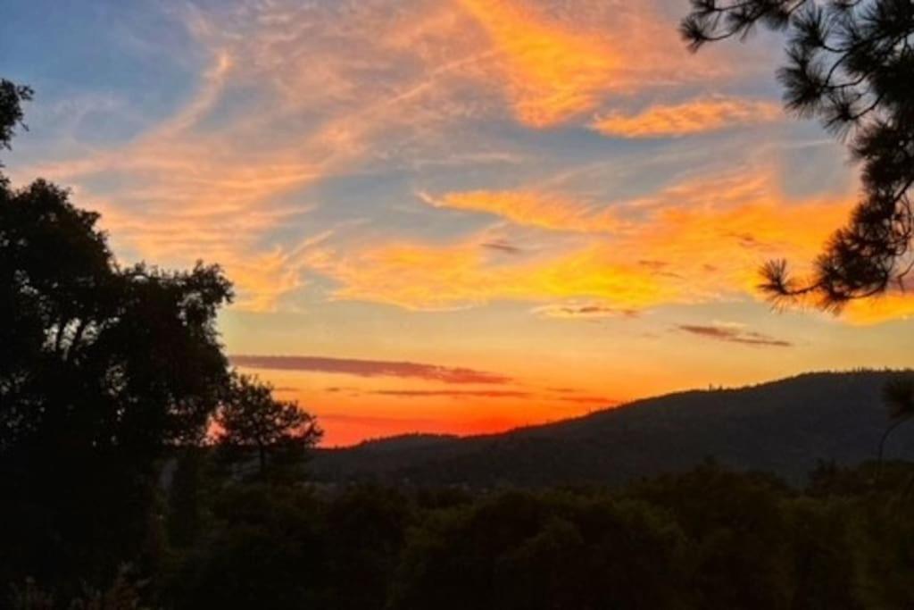 Yosemite Villa - log cabin with spectacular views & stargazing
