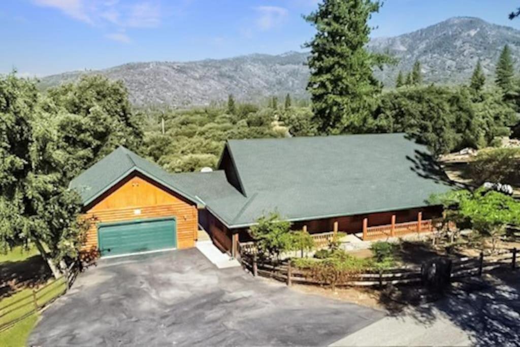 Yosemite Villa - log cabin with spectacular views & stargazing