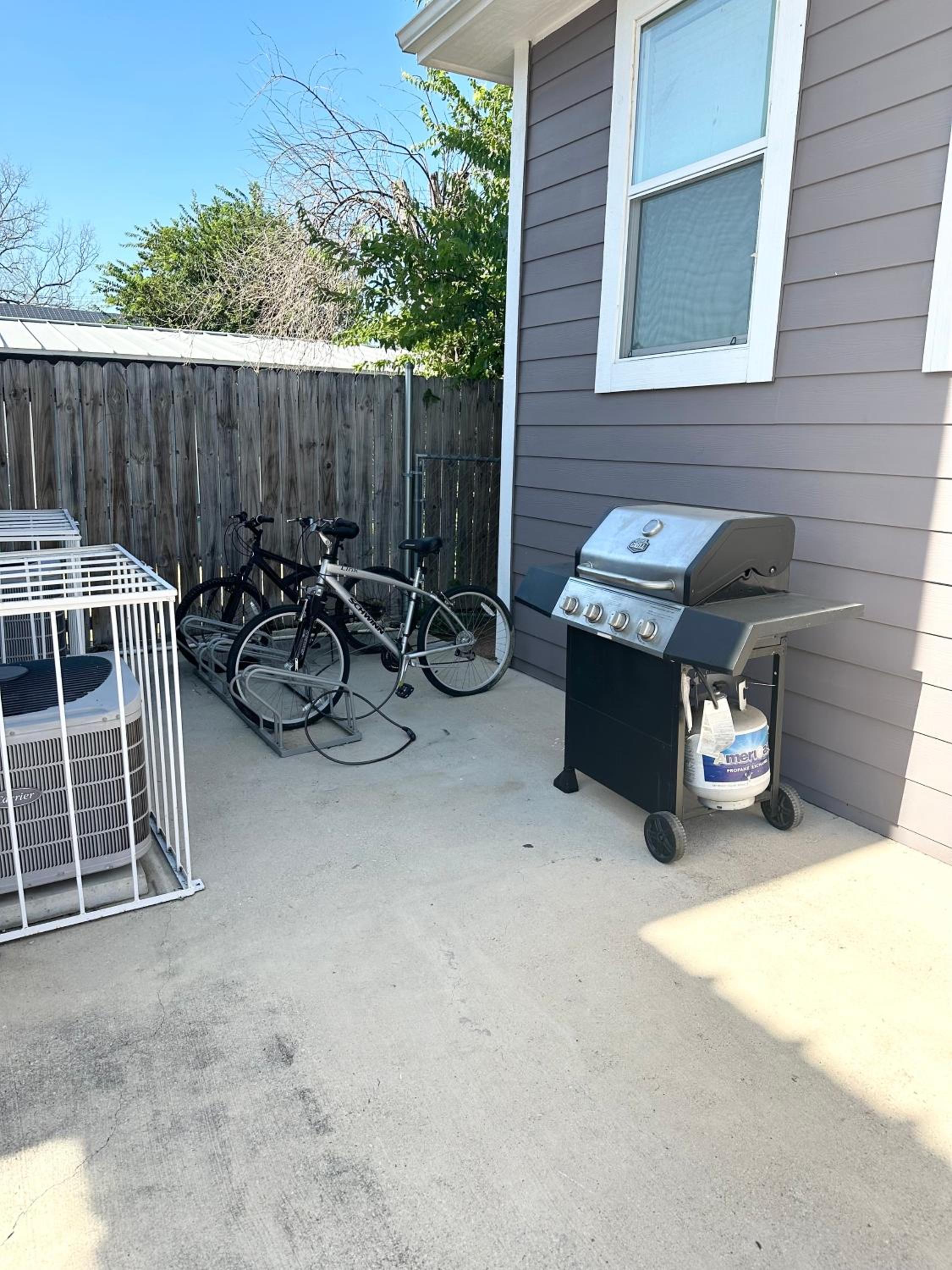 Minutes to Riverwalk, Sleeps 12, Pets Welcome! view 3