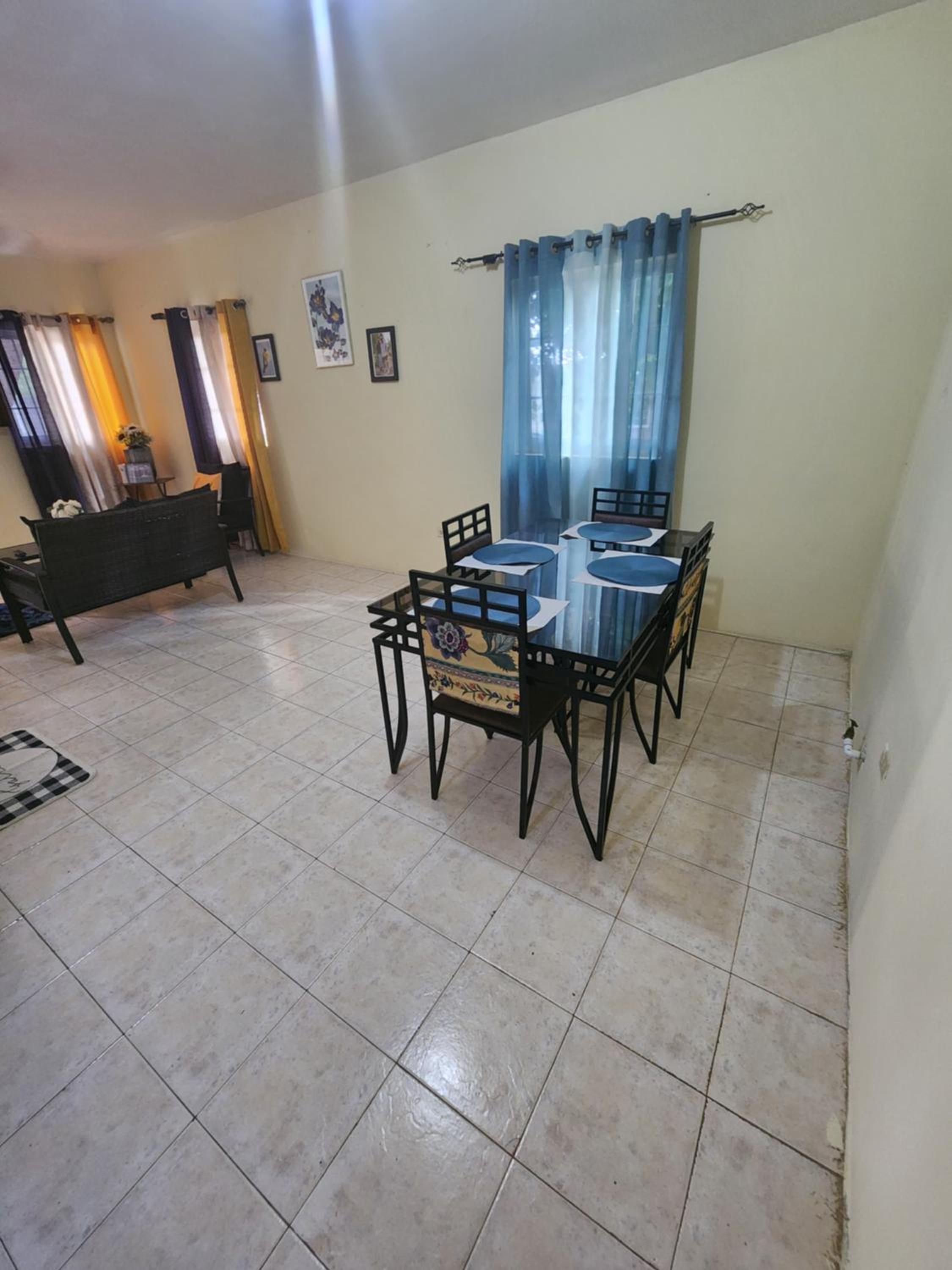 Single Room on Farcas Drive view 4