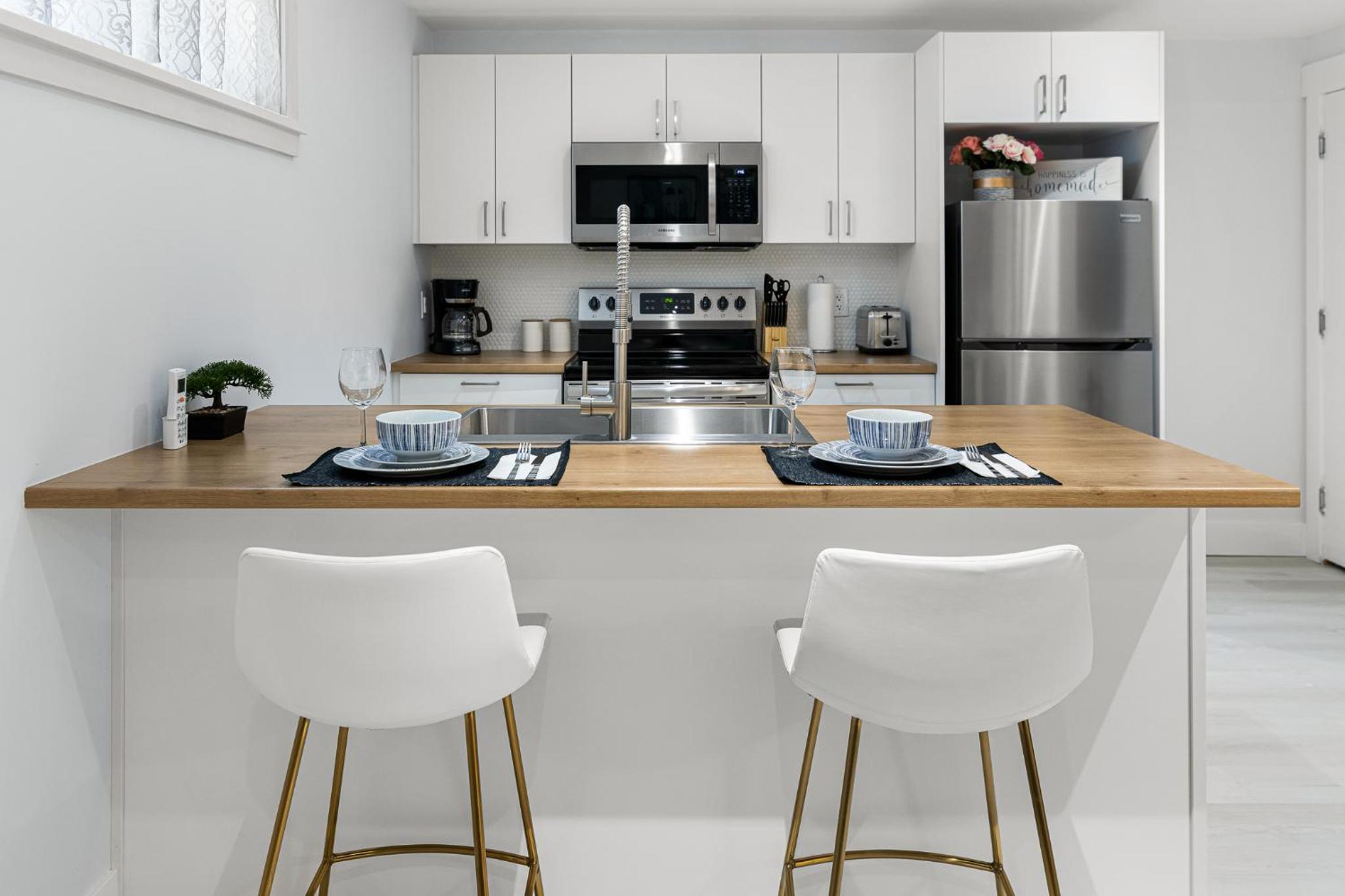Beautiful 1 bedroom apartment - private entrance