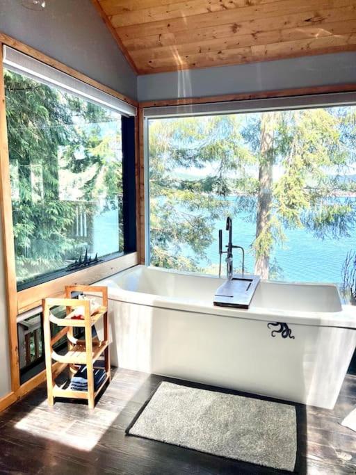 The Salish Sunset Cabin