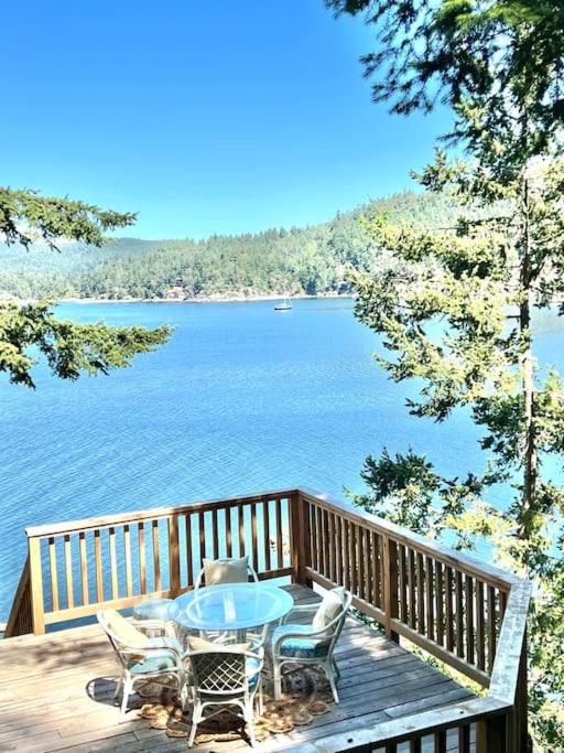 The Salish Sunset Cabin