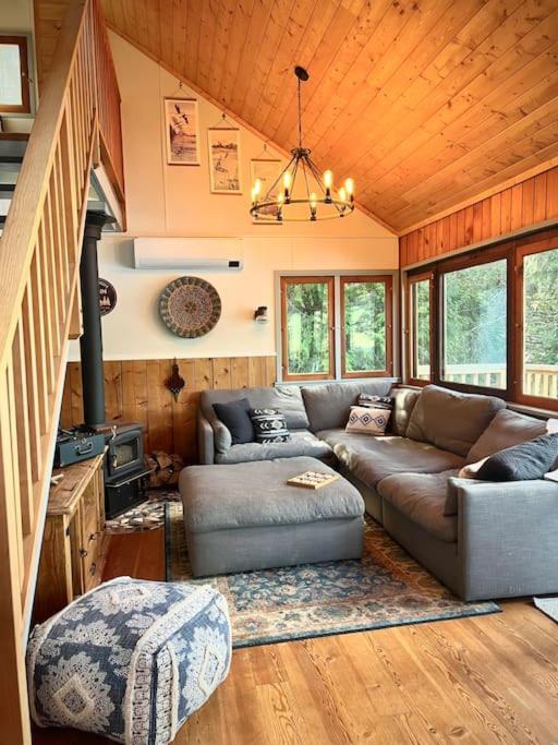The Salish Sunset Cabin