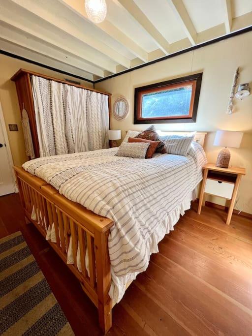 The Salish Sunset Cabin