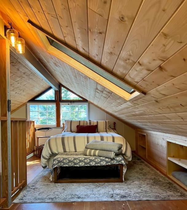 The Salish Sunset Cabin