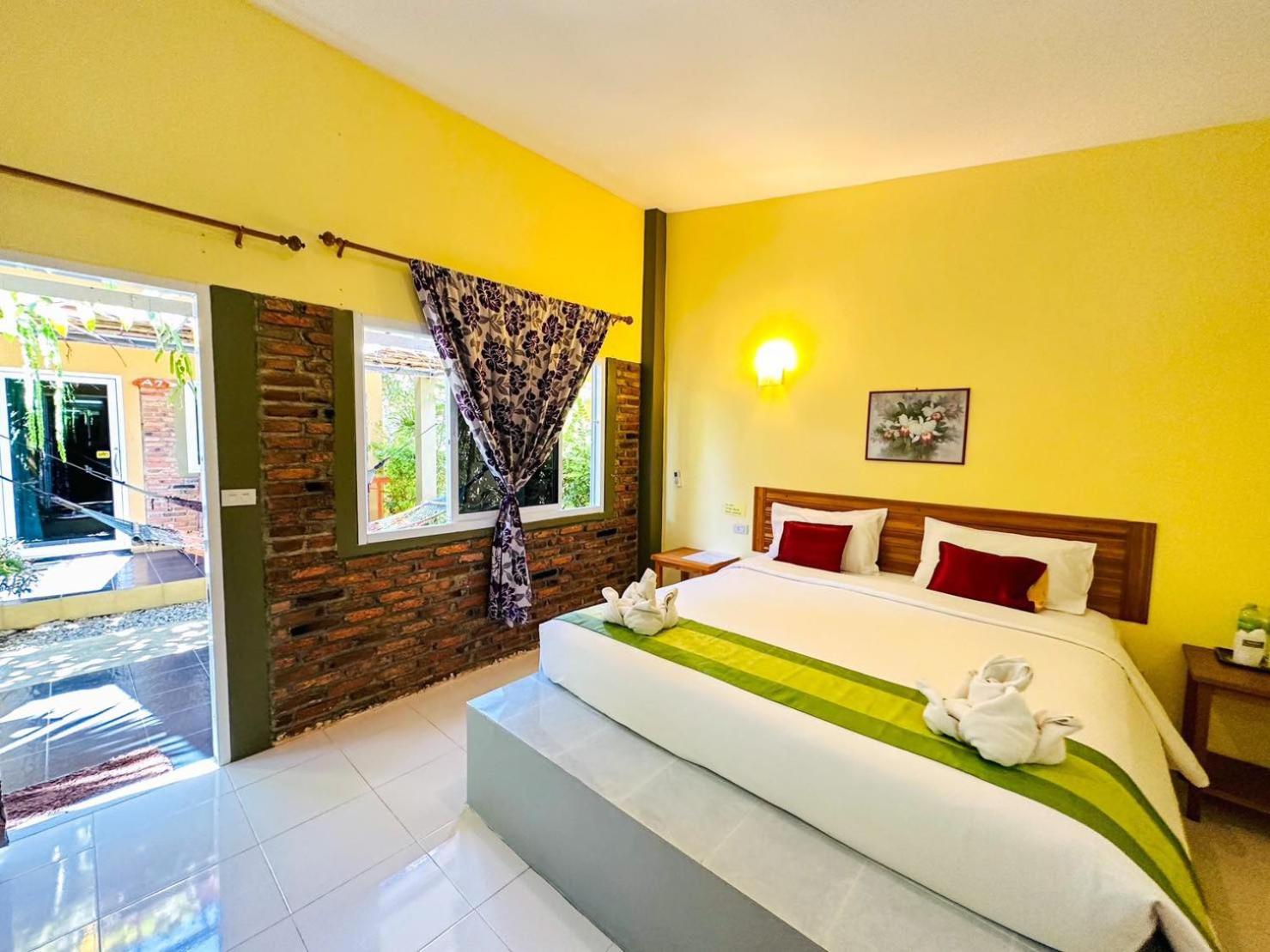 Lanta Baan Nok Resort