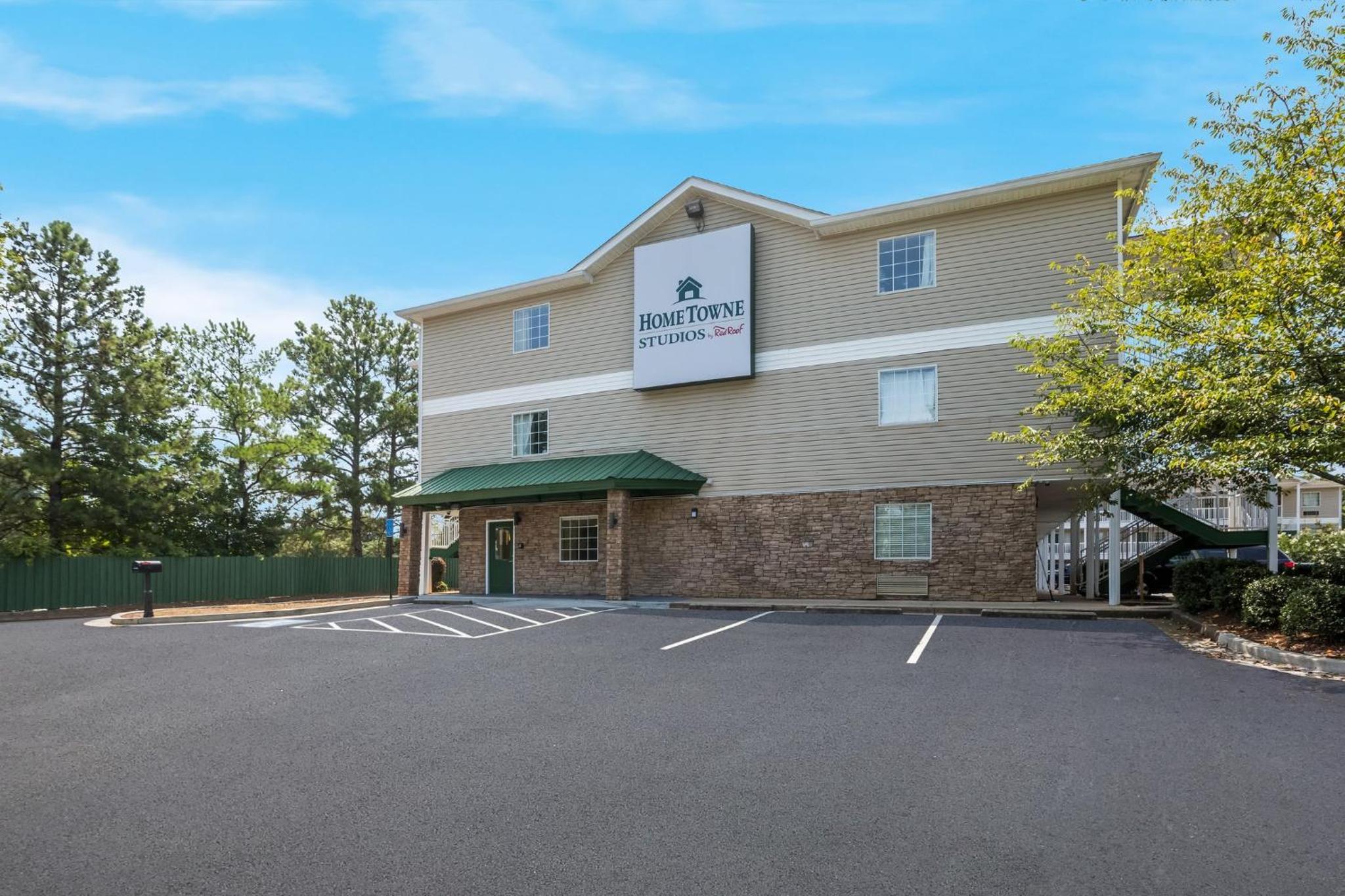 HomeTowne Studios by Red Roof Covington, GA