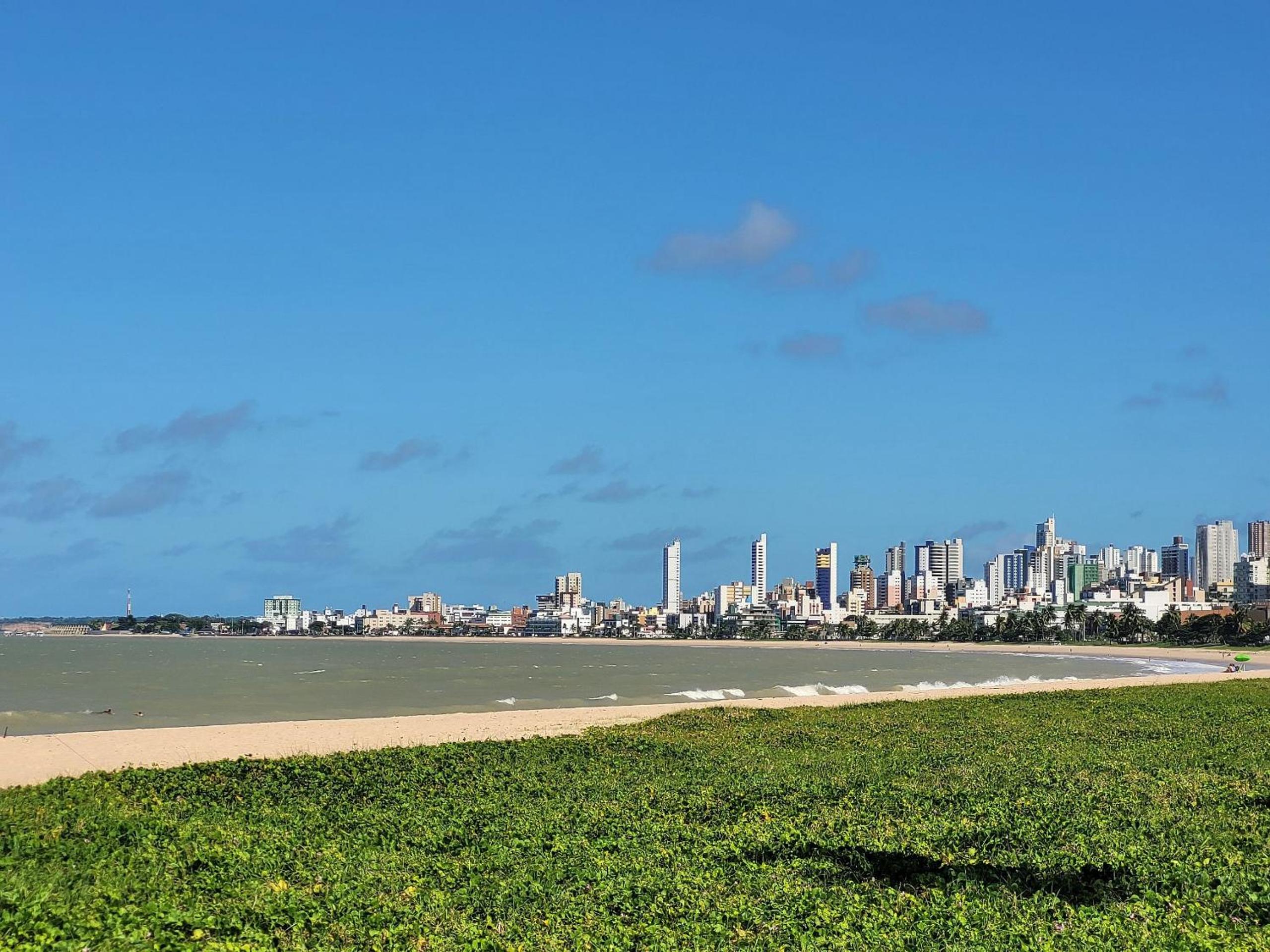 Comfortable flat in front of Bessa beach