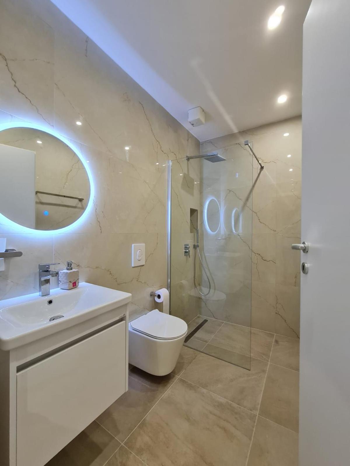 City Center Tirana luxury Orange Apartment 9A