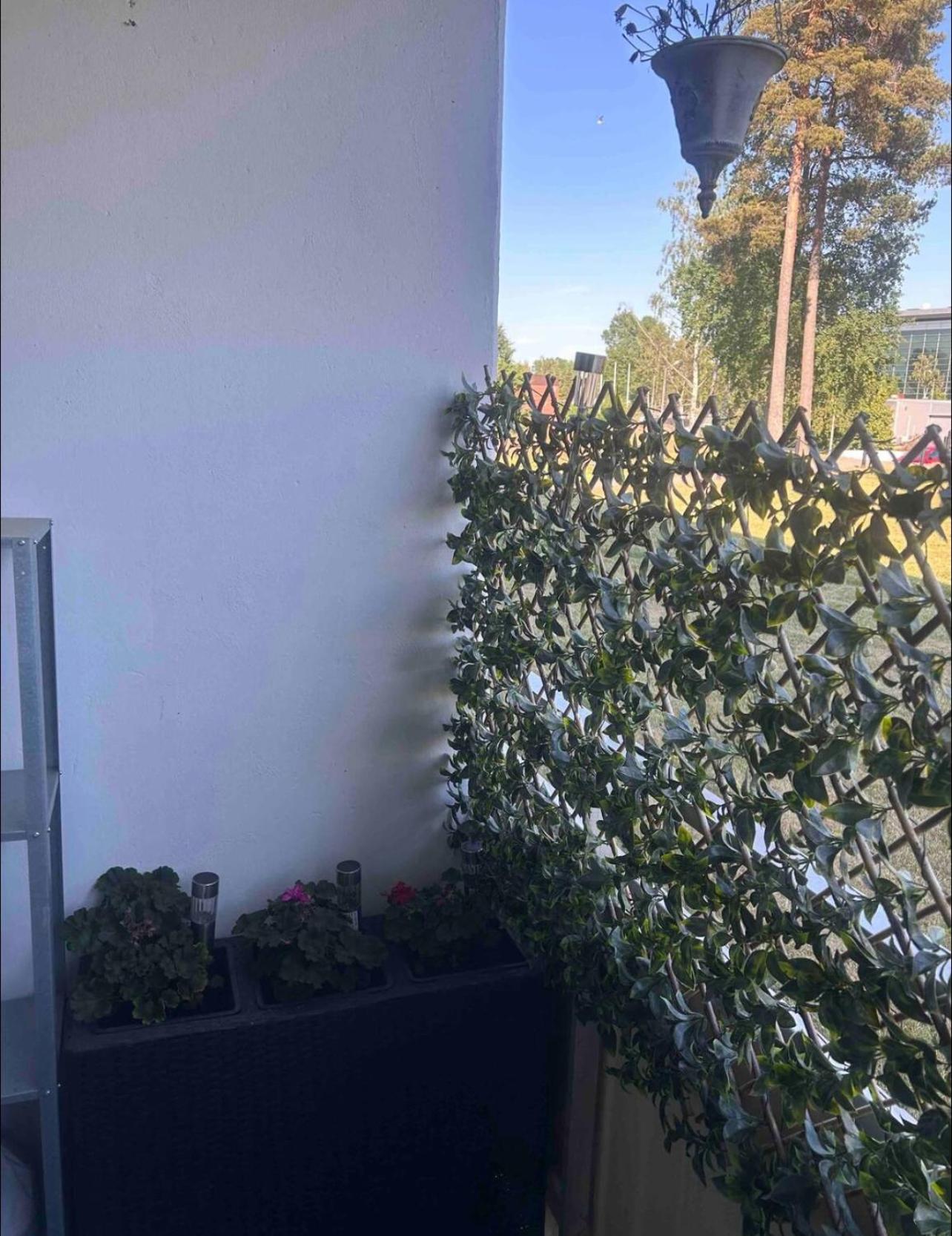 Glöm dina bekymmer i denna rymliga lägenhet view 2