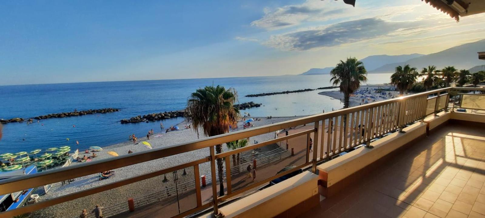 Casa Anna appartamento fronte mare Ventimiglia view 2