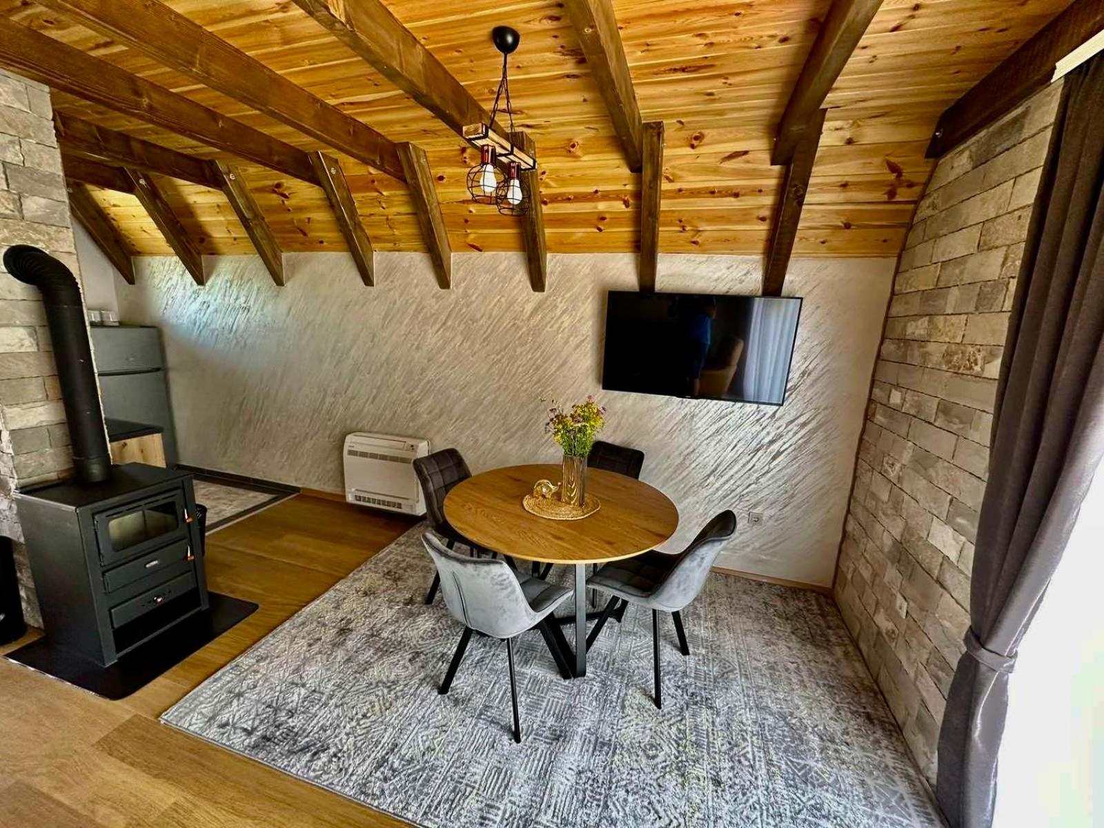LUX VILA MOTICKI GAJ view 2