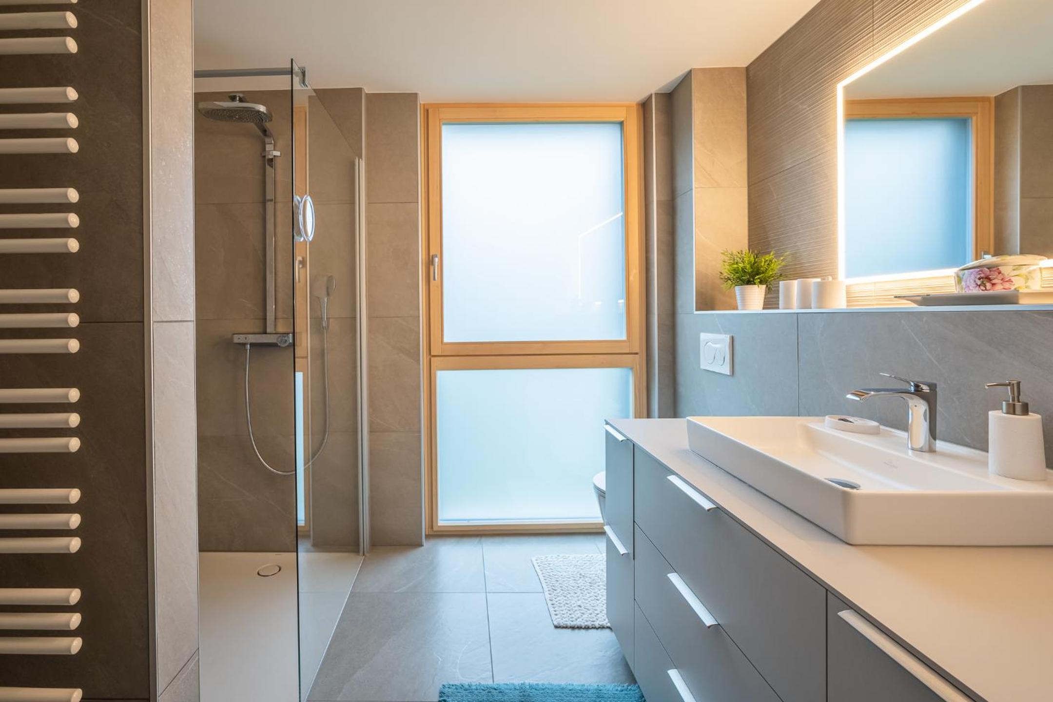 Un écrin face aux bains