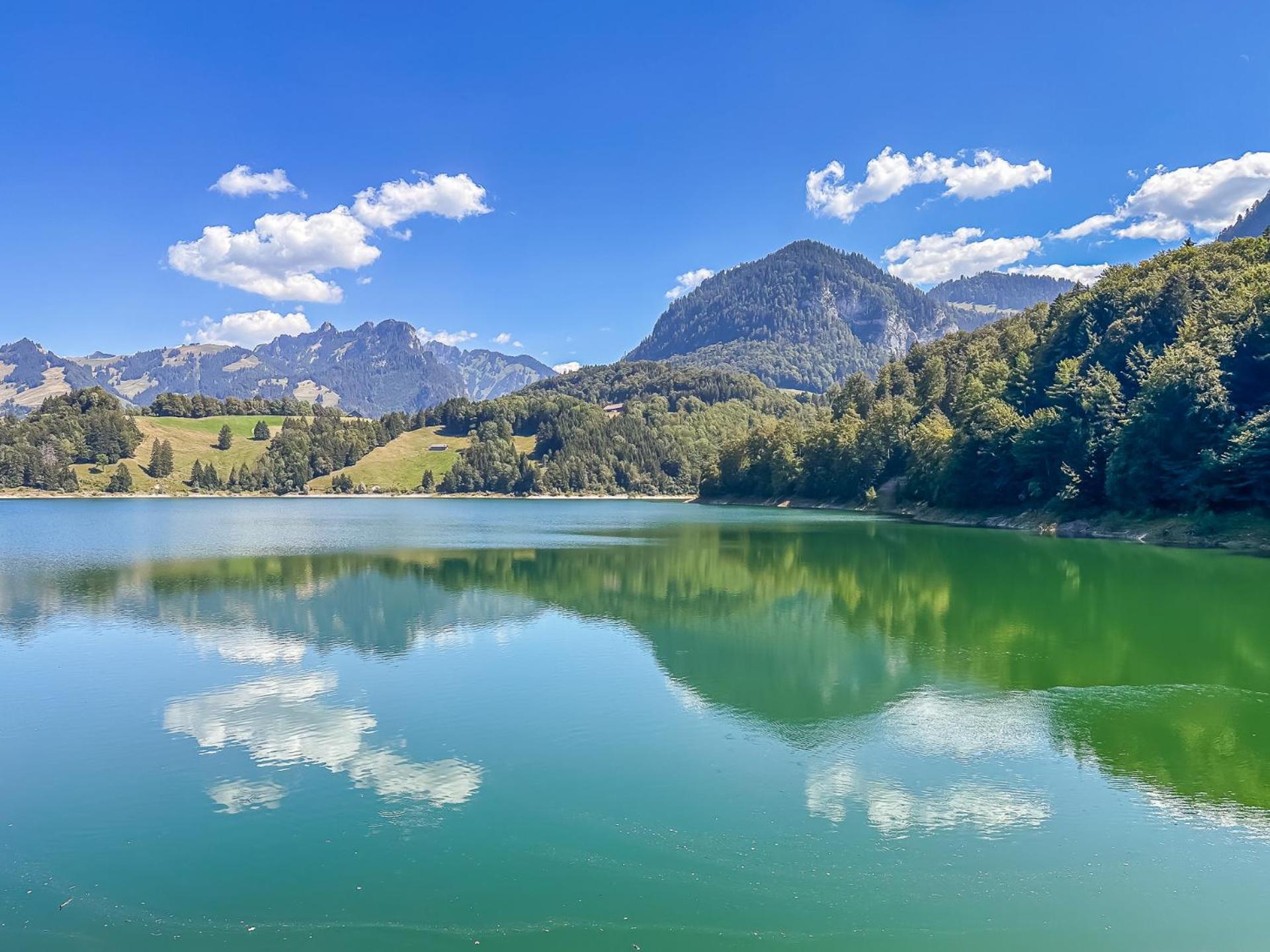 Un écrin face aux bains