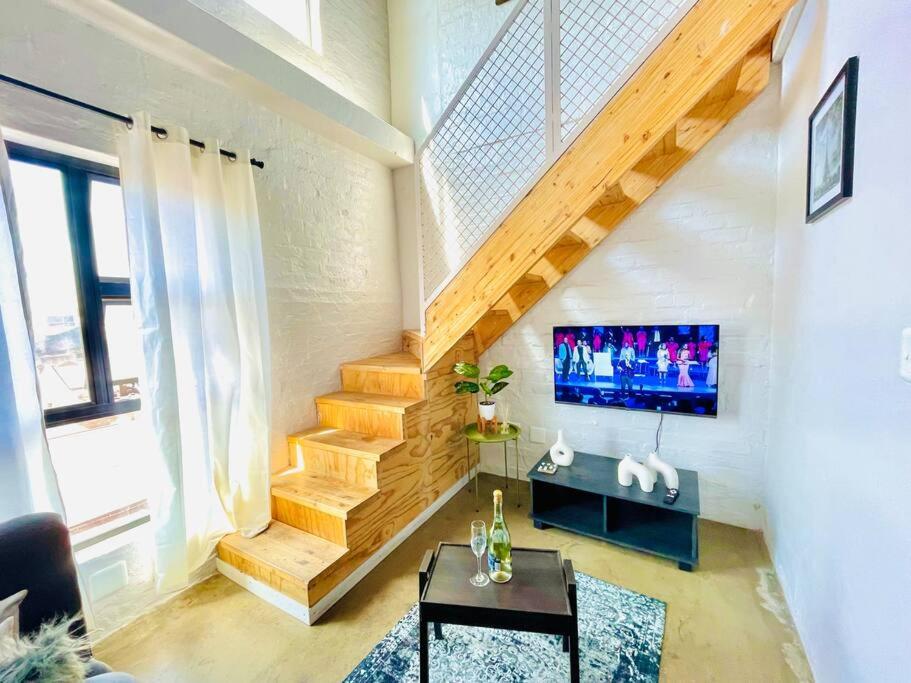 Artsy Apartment @41Nine