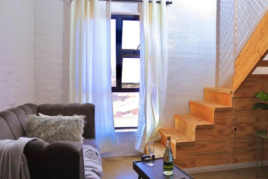 Artsy Apartment @41Nine