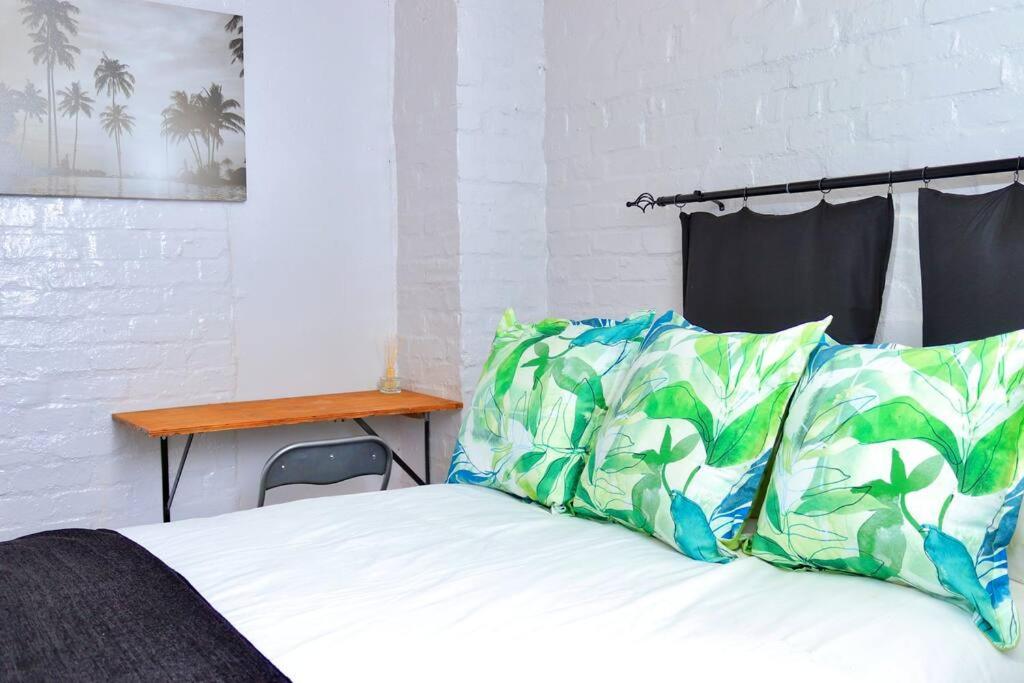 Artsy Apartment @41Nine