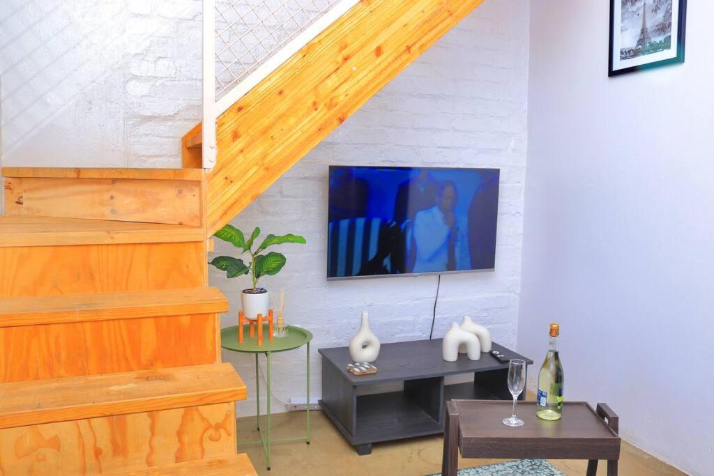 Artsy Apartment @41Nine