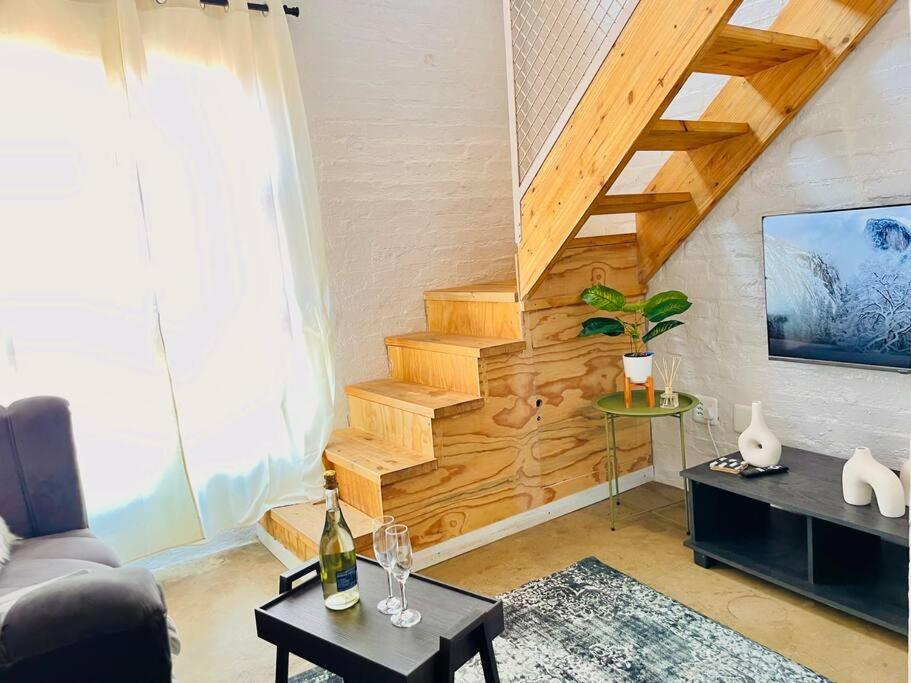Artsy Apartment @41Nine