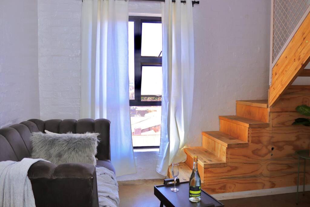 Artsy Apartment @41Nine