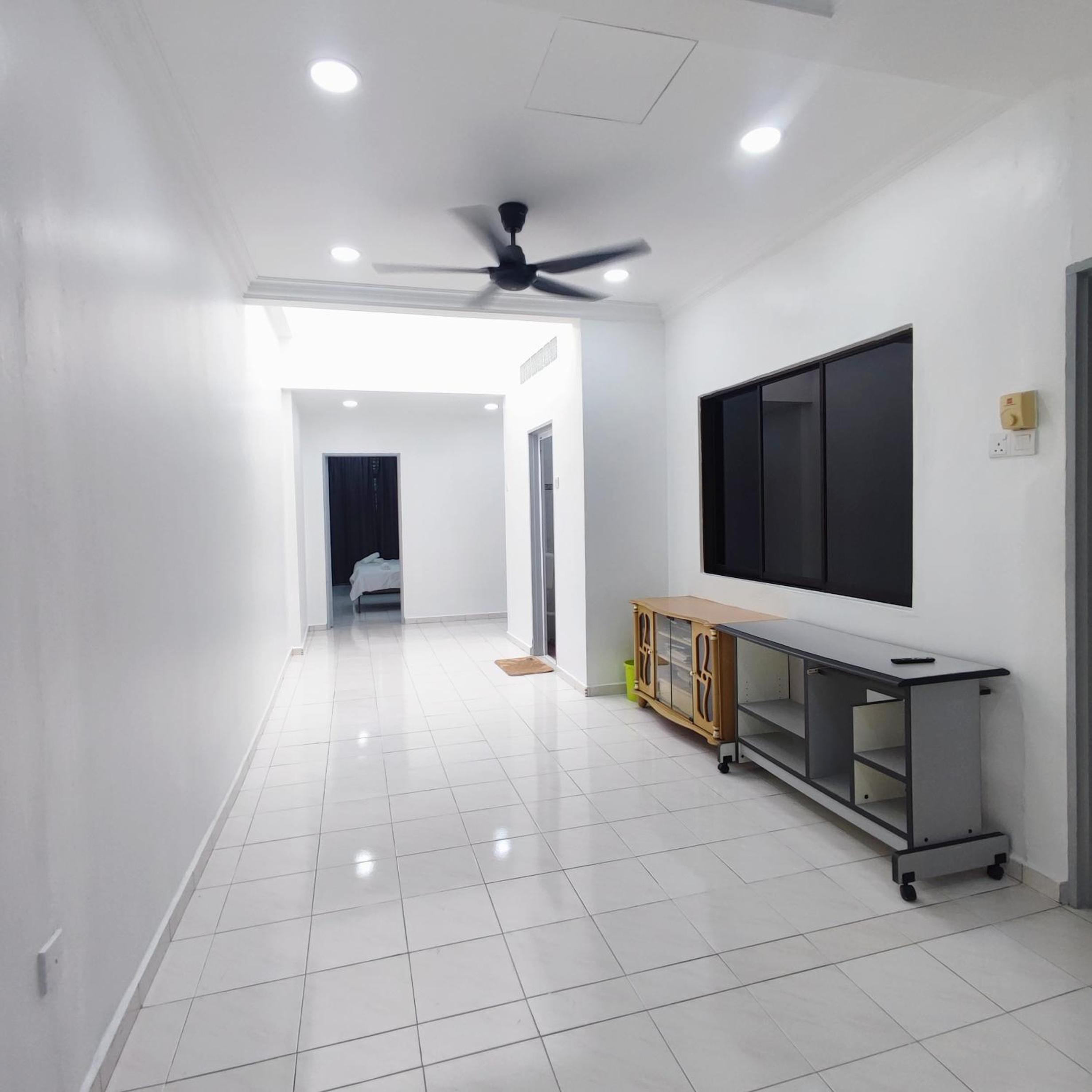 Double Storey 5 room Bukit Beruang -18pax photo 5