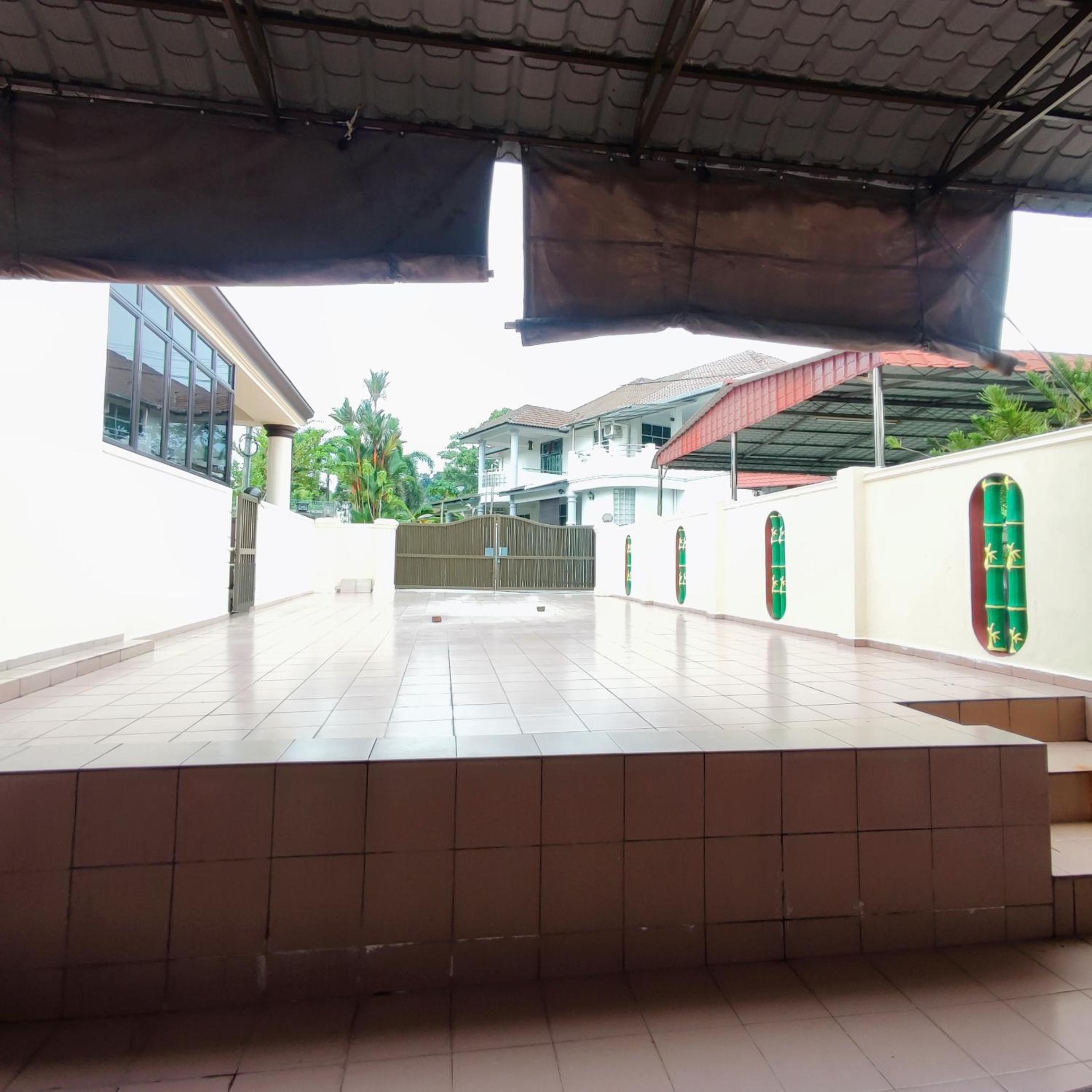 Double Storey 5 room Bukit Beruang -18pax photo 7