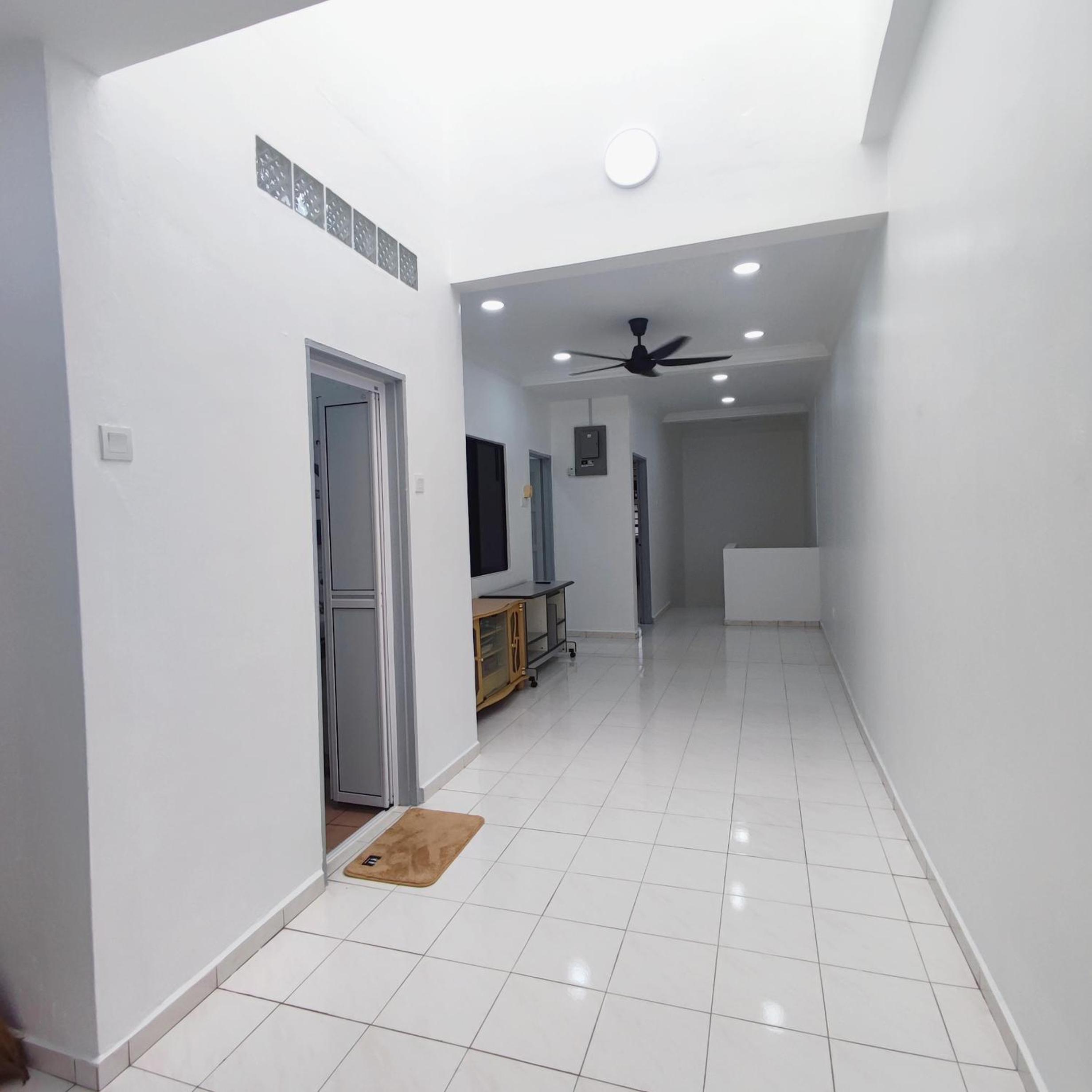 Double Storey 5 room Bukit Beruang -18pax photo 3