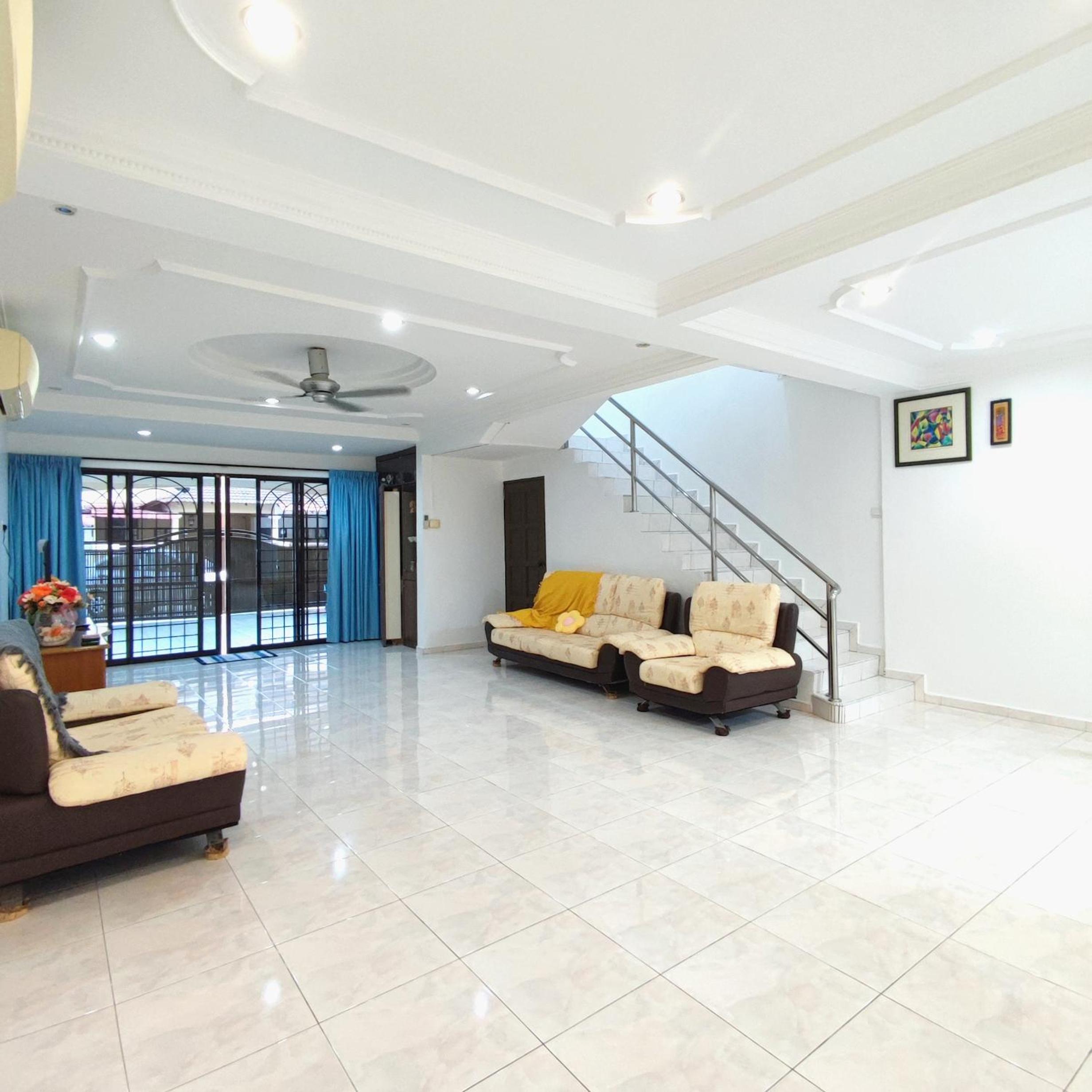 Double Storey 5 room Bukit Beruang -18pax photo 1