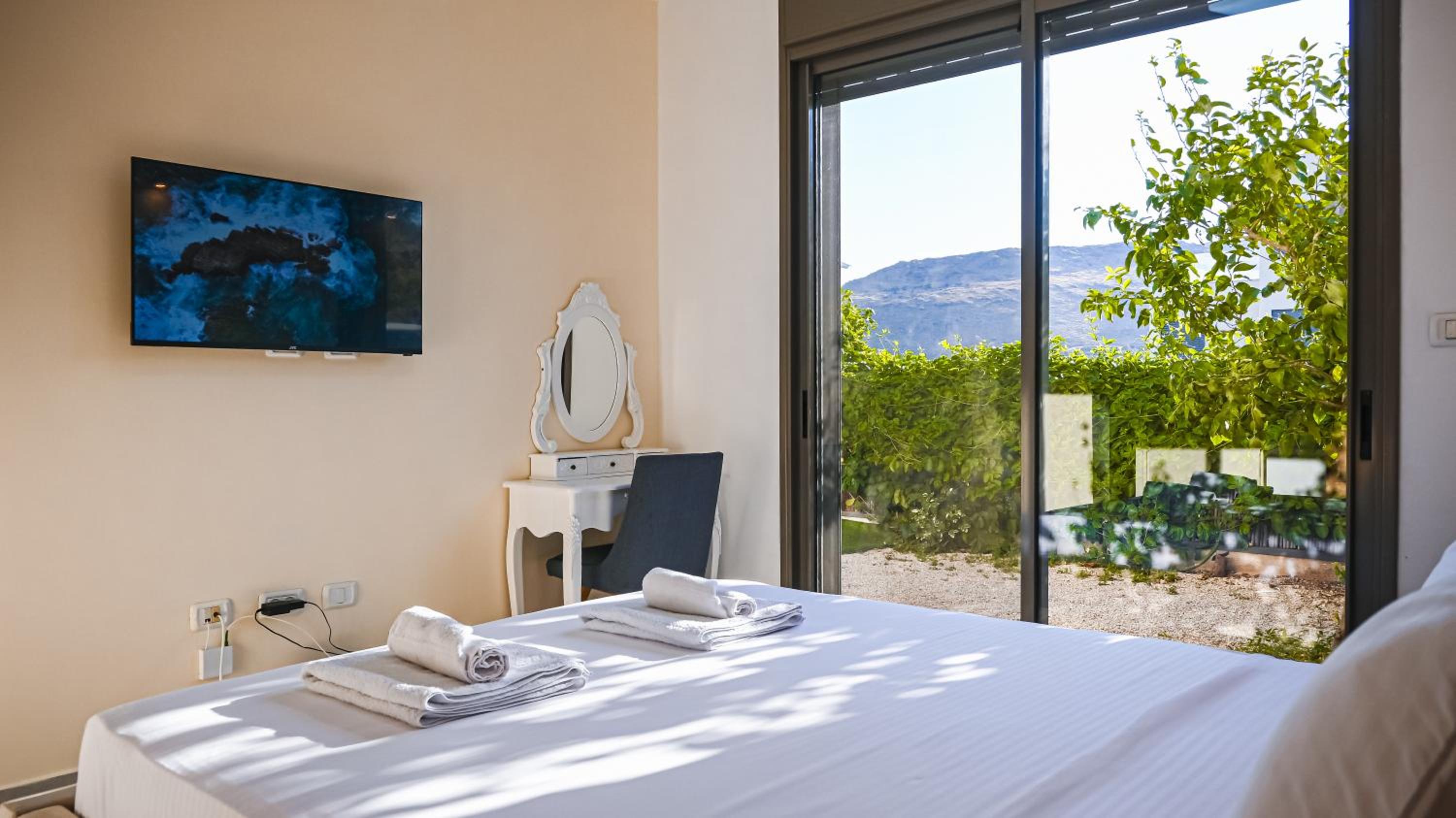 Nofesh Arbel Suite with Jacuzzi near Sea of Galilee