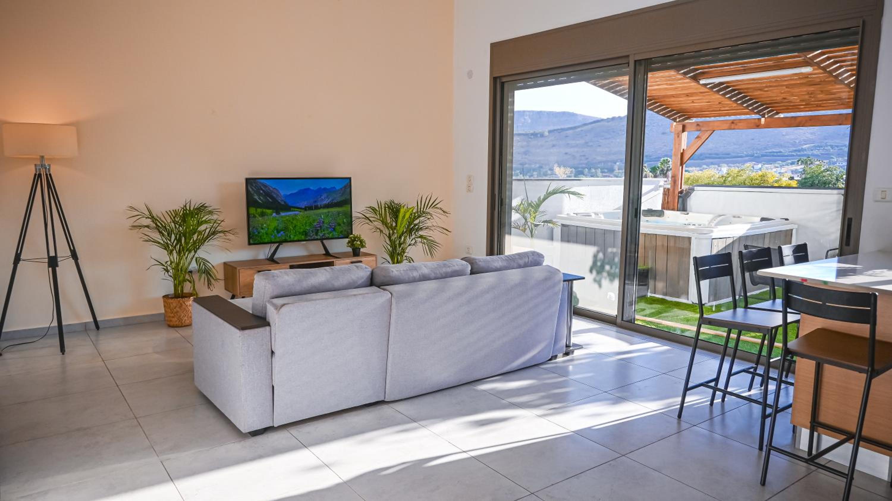Nofesh Arbel Suite with Jacuzzi near Sea of Galilee