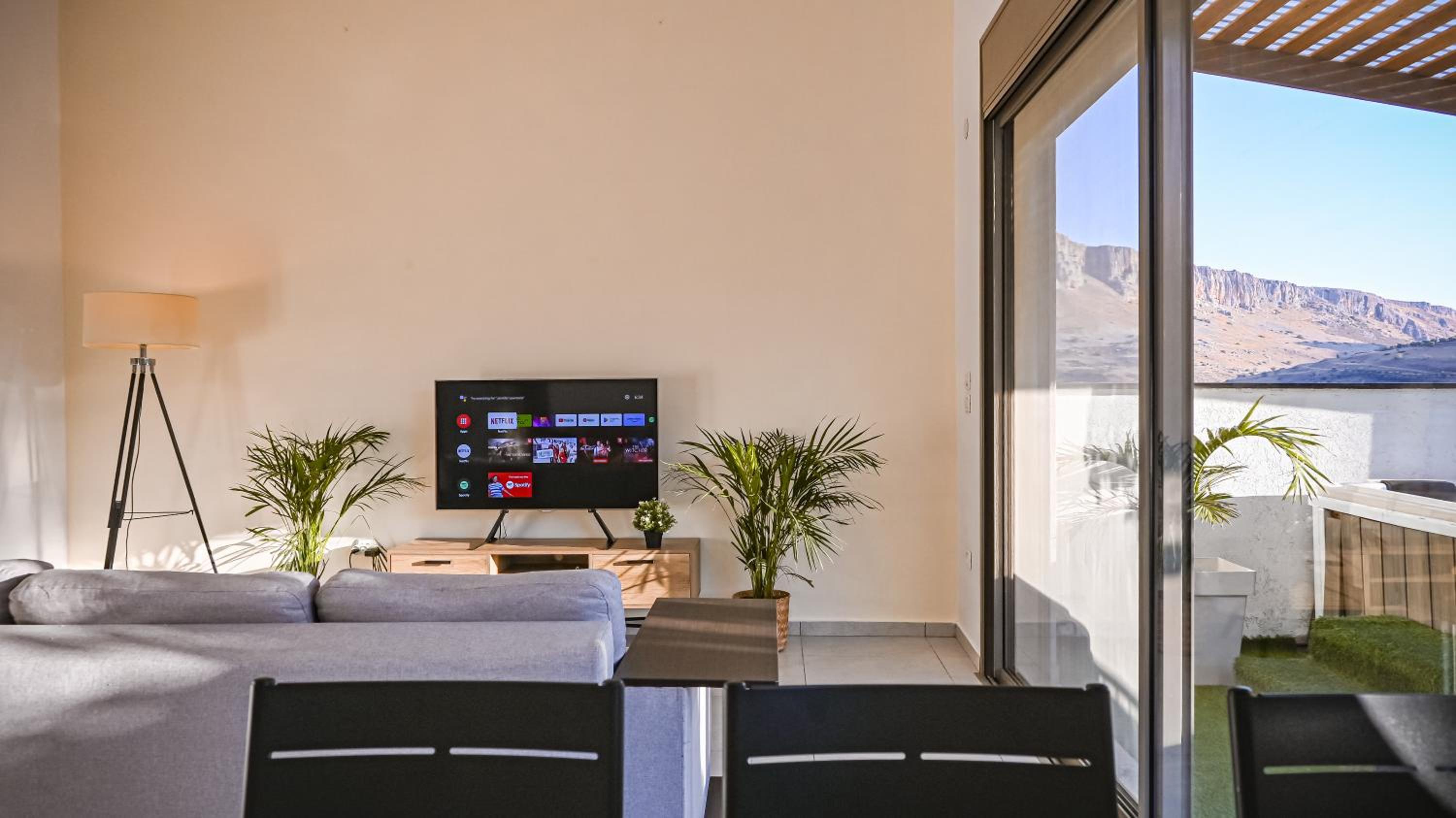 Nofesh Arbel Suite with Jacuzzi near Sea of Galilee