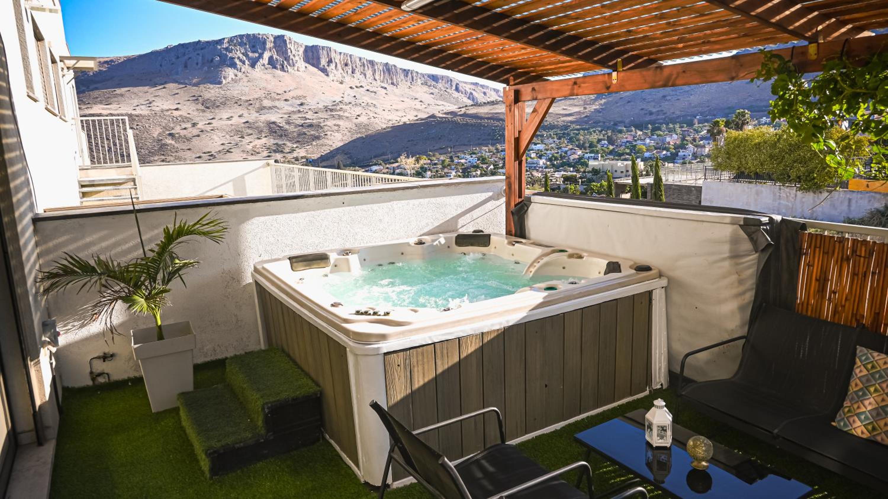 Nofesh Arbel Suite with Jacuzzi near Sea of Galilee