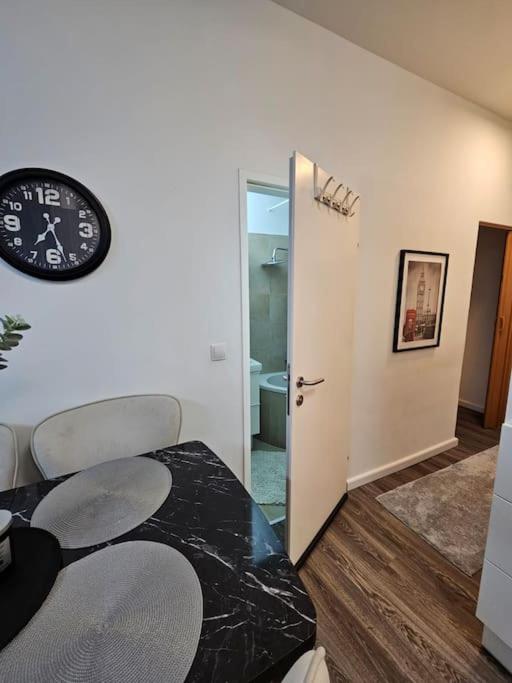 Vienna Vacations - Affordable Suite in Vienna's Hotpoint - Property Image 27