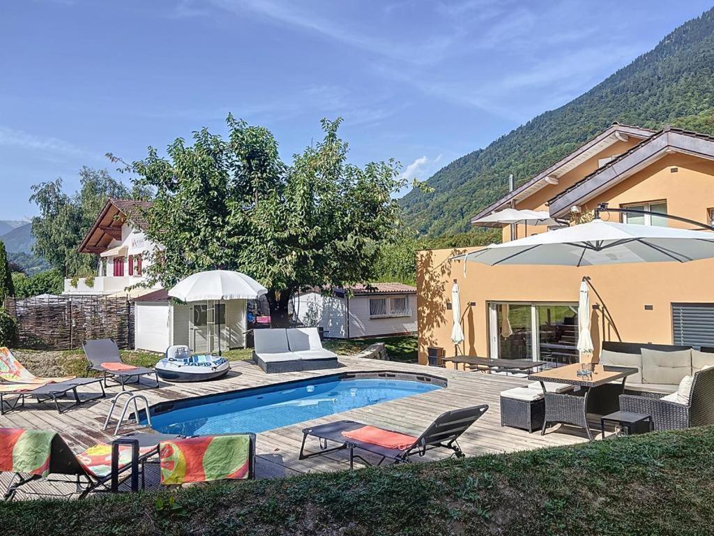 Appartement moderne avec terrasse et piscine à Châtel sur Bex