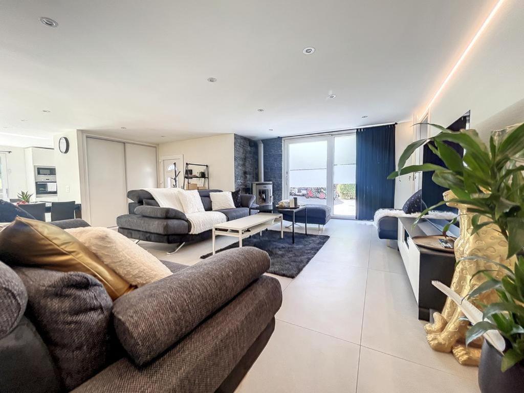 Appartement moderne avec terrasse et piscine à Châtel sur Bex