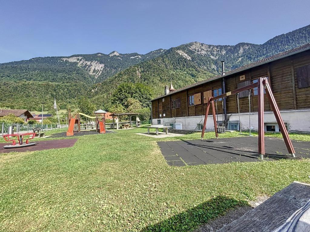 Appartement moderne avec terrasse et piscine à Châtel sur Bex