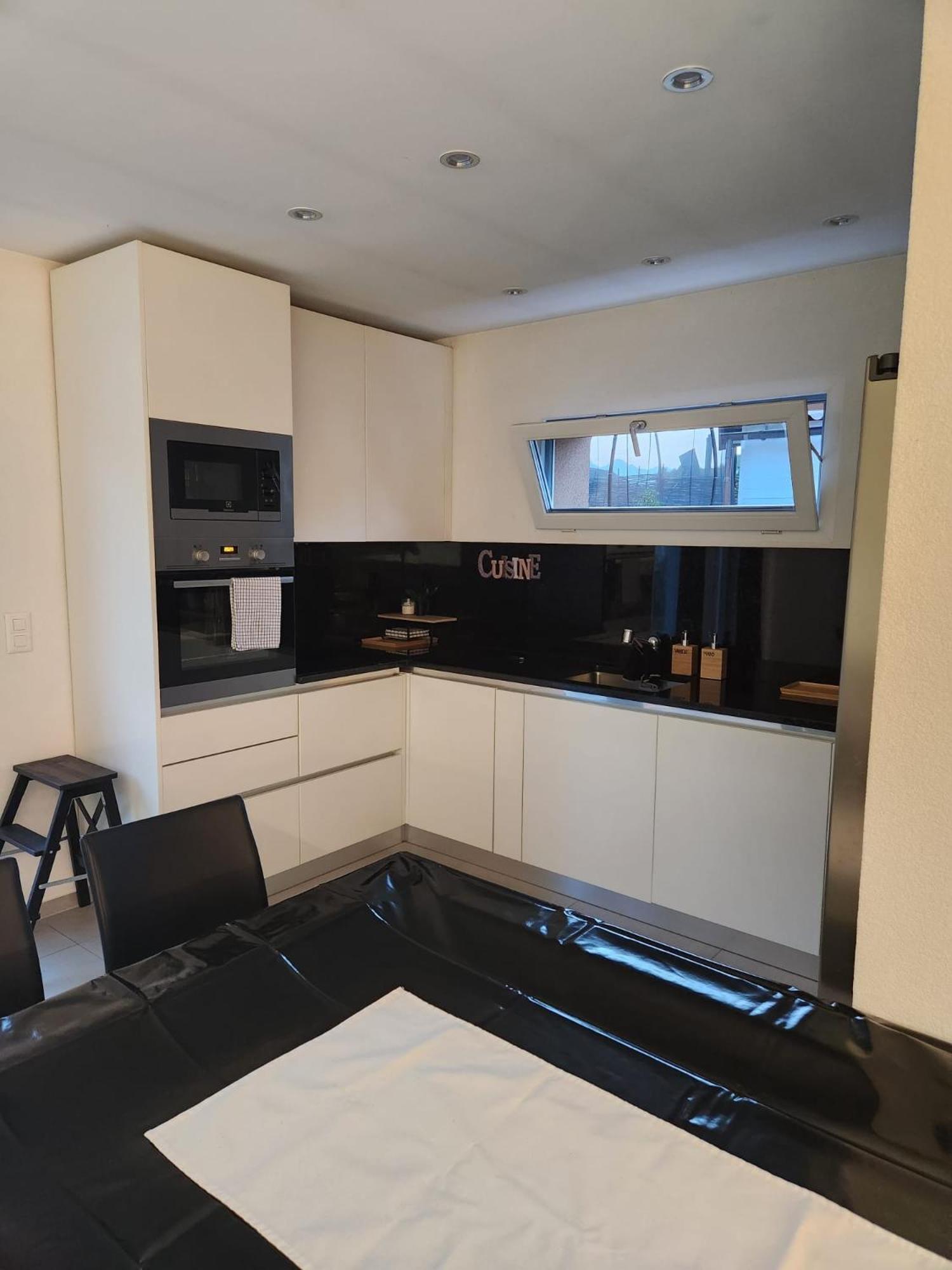 Appartement moderne avec terrasse et piscine à Châtel sur Bex