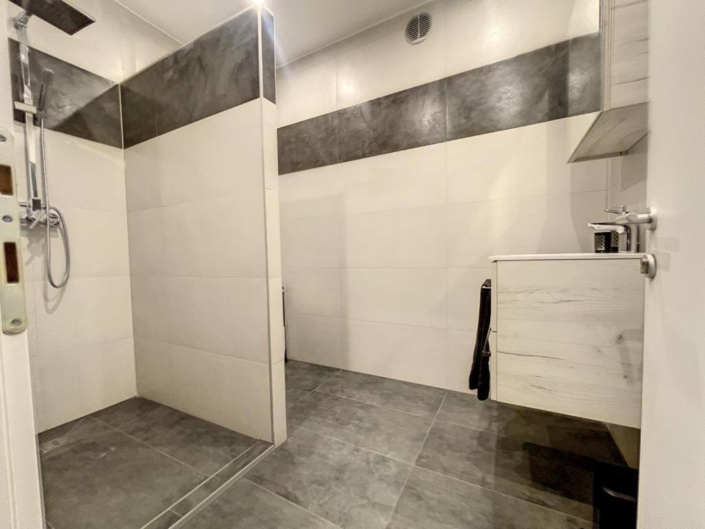Appartement moderne avec terrasse et piscine à Châtel sur Bex