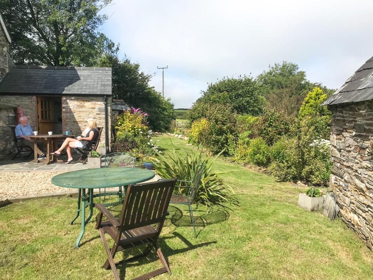 Hallgarden Farmhouse view 3